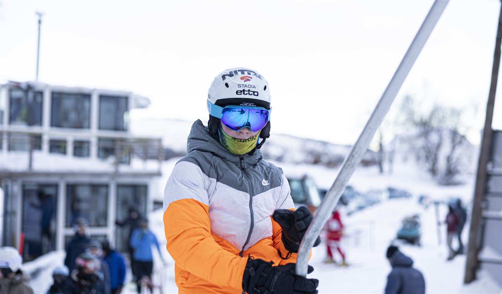 Kveldskjøring i flomlys på Tveit Skisenter